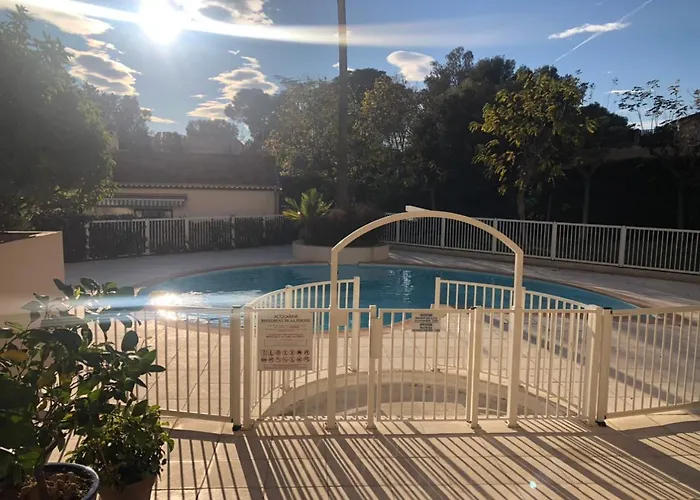 Superbe Avec Piscine Au Bord De La Mer Apartamento Saint-Raphaël