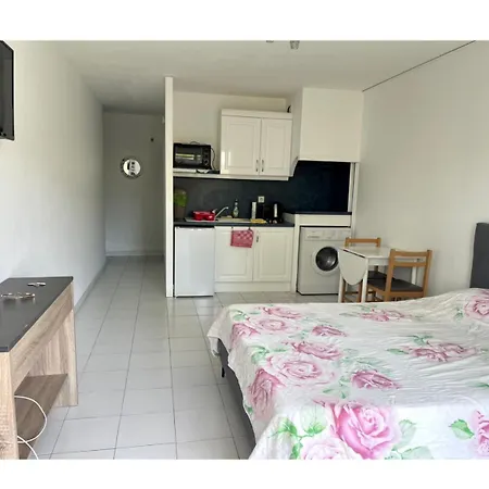 Superbe Avec Piscine Au Bord De La Mer *