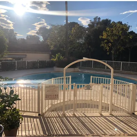 Superbe Avec Piscine Au Bord De La Mer Appartement Saint-Raphaël